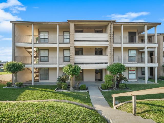 101 Lakeview Terrace D