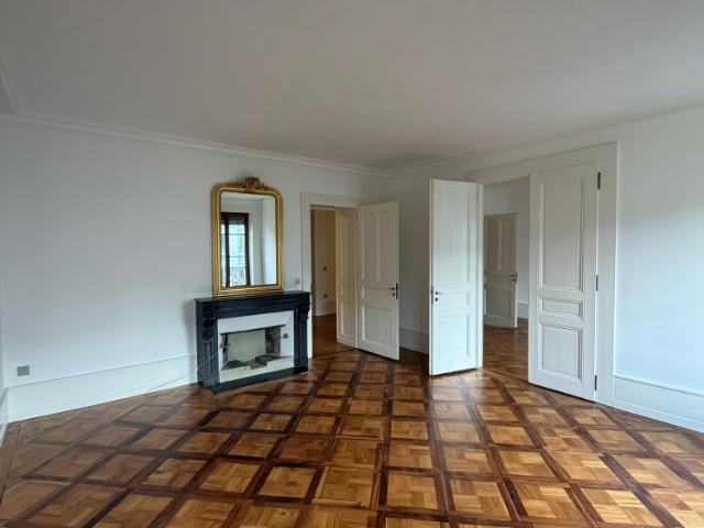 101 m² 4 room apartment in the heart of Geneva — steps from Rue de Rive