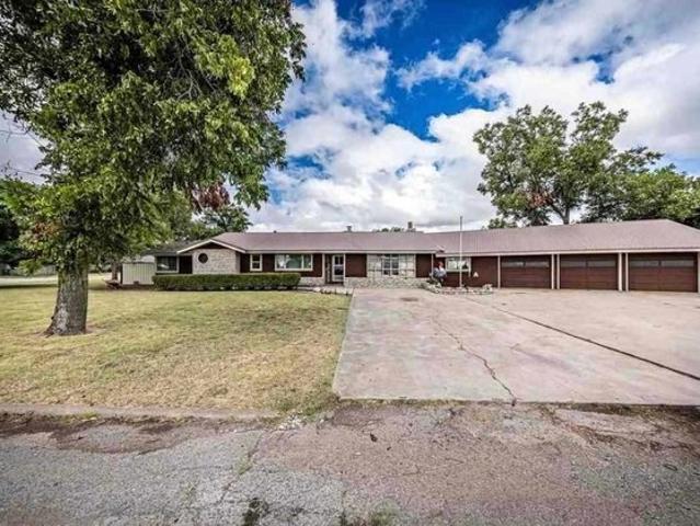101 N 17th St, Frederick, OK 73542