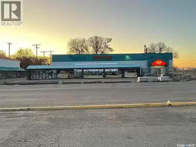 101 Sidney Street, Maple Creek, SK, S0N 1N0 commercial for s.