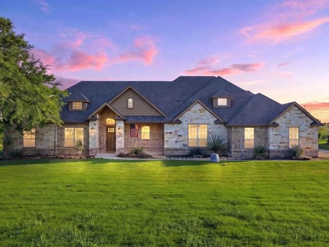 101 Signature Ct, Weatherford, TX 76087