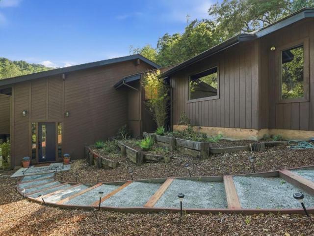 101 Ravinia Way