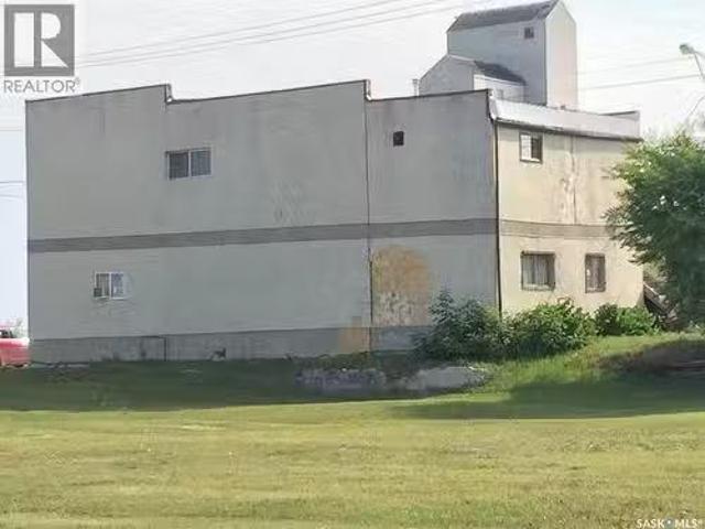 101 Railway Avenue, Hudson Bay, SK, S0E 0Y0 commercial for s.