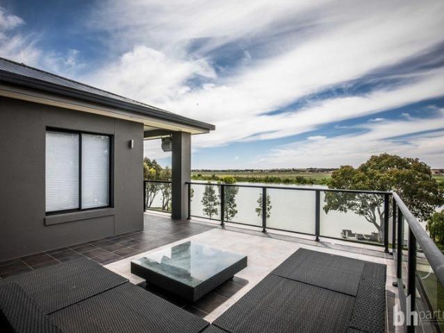 101 Rivervine Court, White Sands
