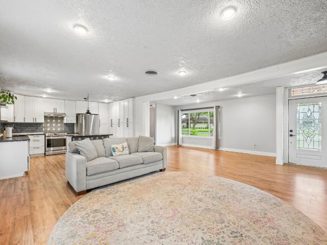 101 W Larkspur Drive