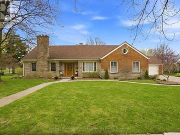House for sale in Huron - Parking