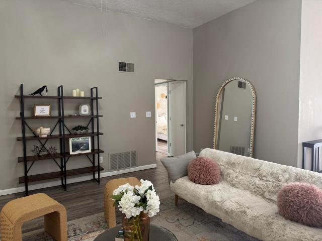 10241 Las Casitas Court NE