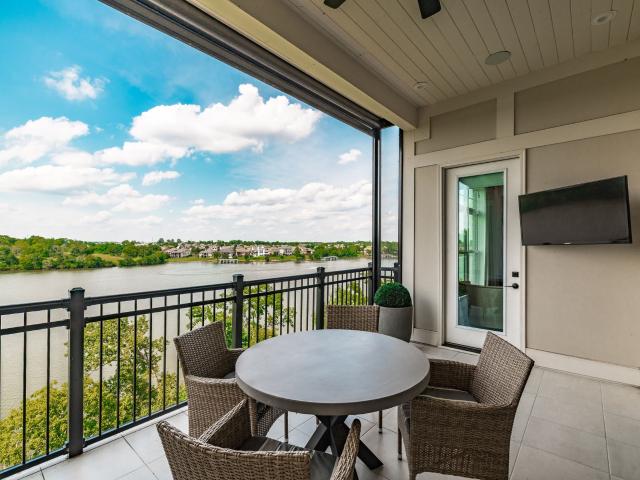 1024 Club View Drive # D301