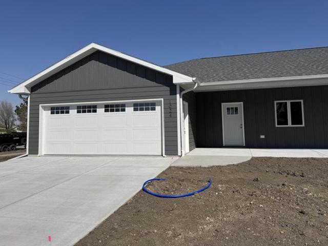 1024 East St, Holdrege, NE 68949