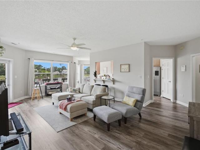 1024 Porte Harbour ARCH # 201
