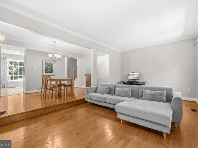 10256 Eagle Nest Court
