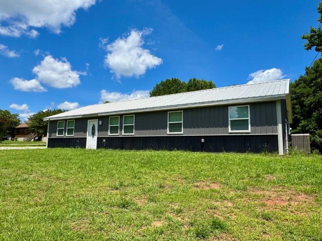 1025 Center Ln