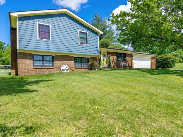 1025 Crestwood Heights