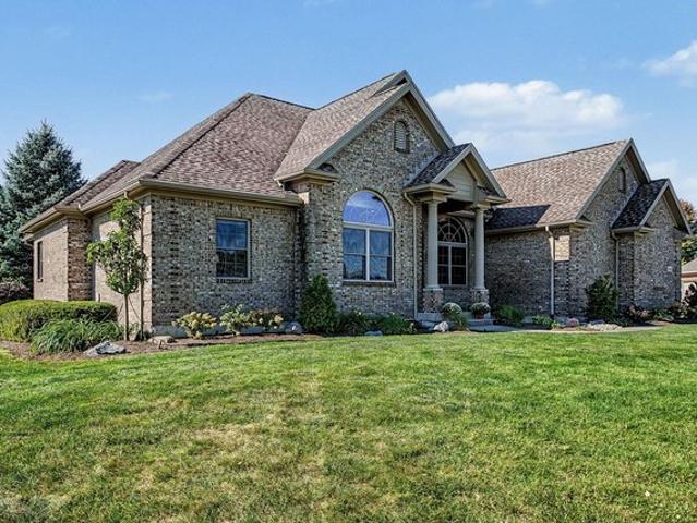 1025 Rosewood Creek Dr, Troy, OH 45373