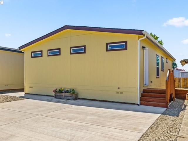 1025 S 6th St Spc 83, Harrisburg, OR 97446