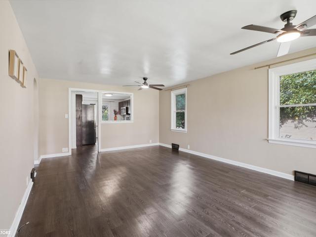 1026 Ave E
