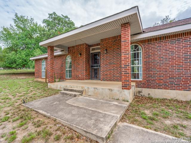 1026 Eagle Creek Dr, Floresville, TX 78114 | MLS #1882