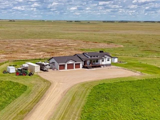 10272 Township Road 300, Rural Special Areas No. 2, AB, T0J 1P0 house for sale | Listing ID A2324 | Royal LePage