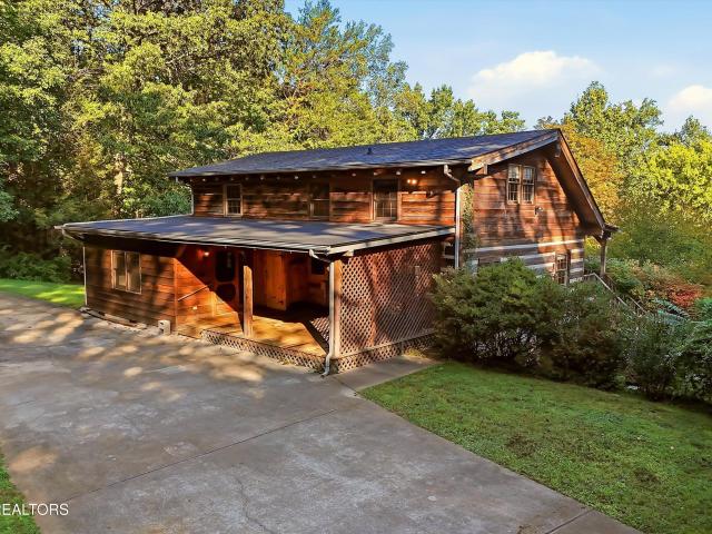 1027 N Sequoyah Drive