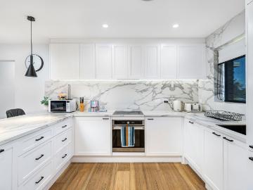 10/27 Armrick Avenue Broadbeach, QLD 4218