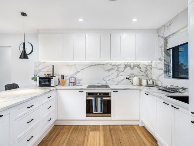 10/27 Armrick Avenue Broadbeach, QLD 4218