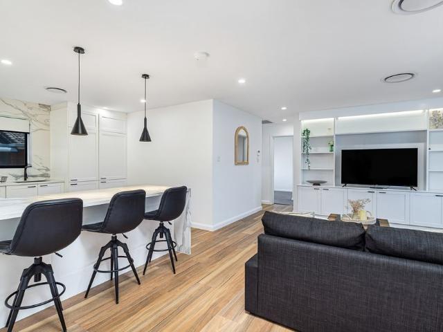 10/27 Armrick Avenue