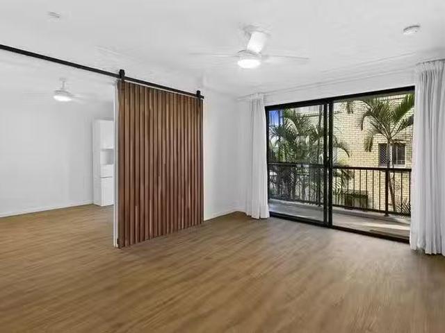 10/27 Chester Terrace, Southport, QLD 4215