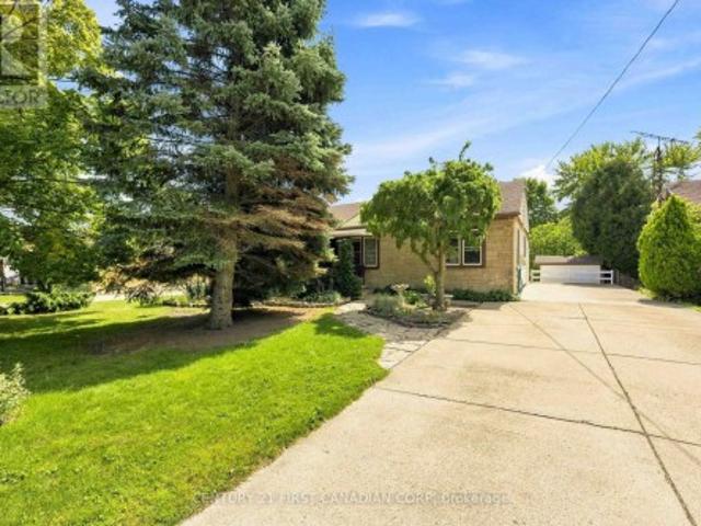 1027 London Road, Sarnia, ON, N7S 1N9 house for sale | Listing ID X13731 | Royal LePage