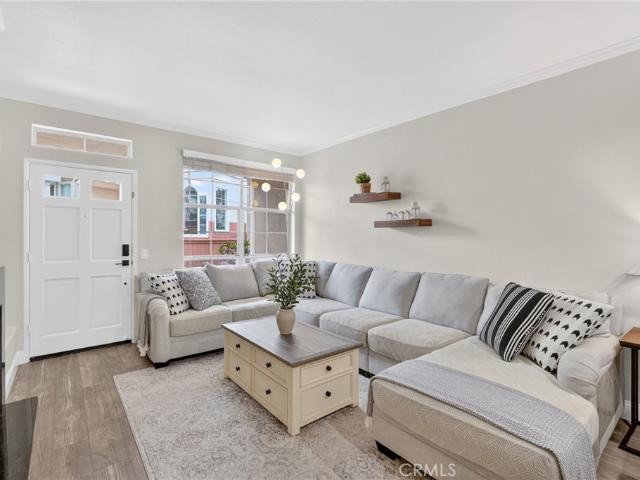 1027 S Stresa