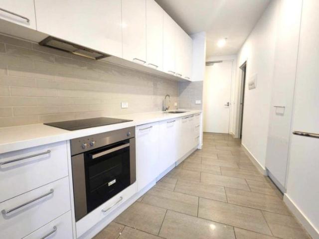 102/866 Point Nepean Rd