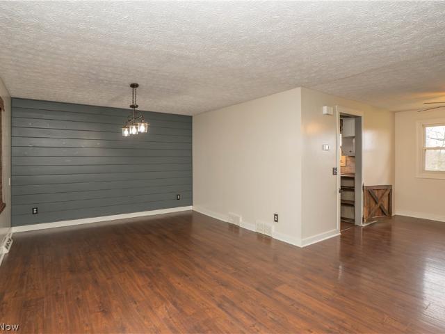 10288 Hunting Hills Avenue NE