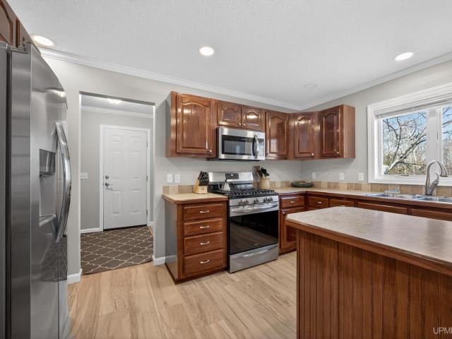 1028 Crestwood Drive