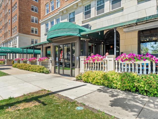 1028 E Juneau Ave, Unit 418