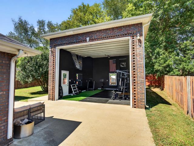 1028 Hendricks Ct