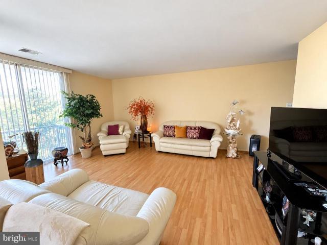 10200 Prince Place # 206