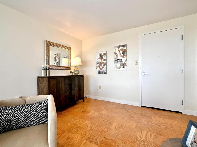10201 Grosvenor Place # 1220