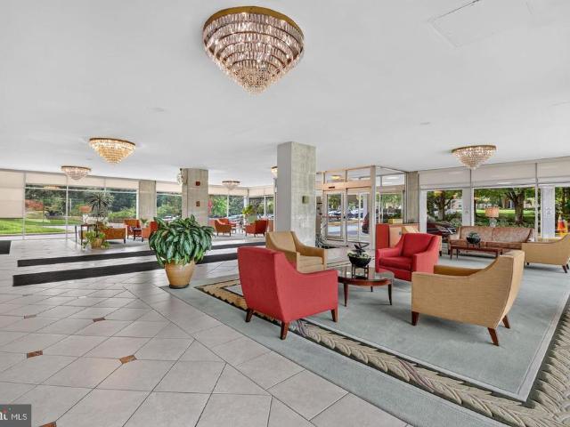 10201 Grosvenor Place # 1504