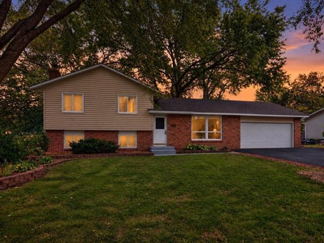 10204 Valley Forge Ln N, Maple Grove, MN 55369