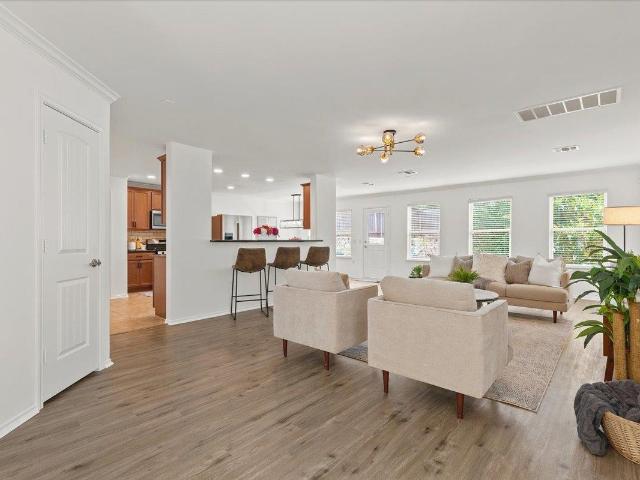 10209 Deer Chase Trl