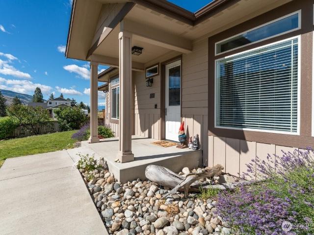 1020 Crest Loop