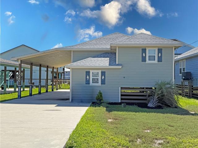 1020 S Live Oak St, Rockport, TX 78382 | MLS #472136