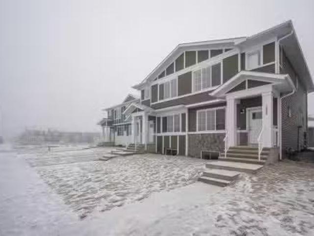 1020 West Lakeview Drive, Chestermere, AB, T1X 2T3 house for.