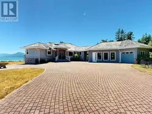 10219 Douglas Bay Road, Powell River, BC, V8A 0K7 Luxury Hou.