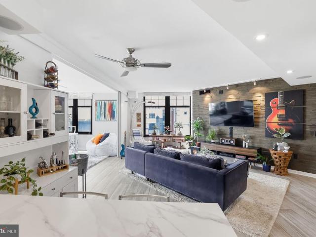 1021 N Garfield Street # 913