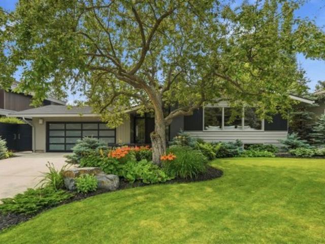 1021 Bel Aire Drive Sw, Calgary, AB, T2V 2C1 house for sale | Listing ID A2330 | Royal LePage