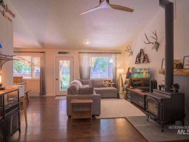 1021 Cherry Hill Dr