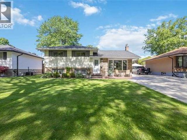 1021 Devine Street, Sarnia, ON, N7S 1B1 house for sale | Listing ID 26014 | Royal LePage