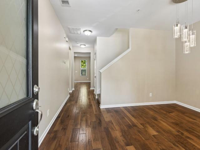 1021 Livingstone Ln