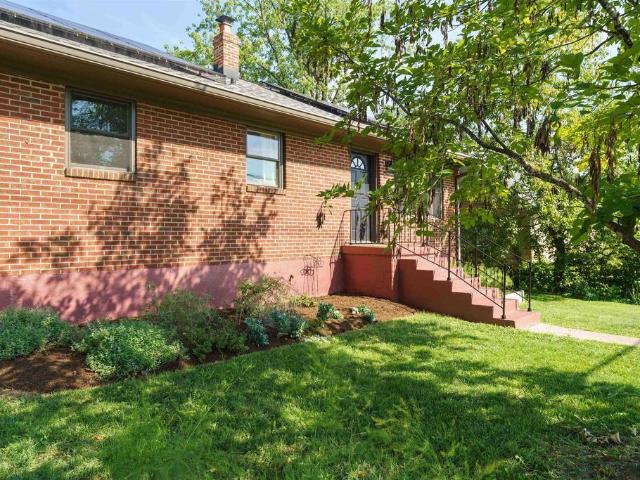 1021 Saint Clair Ave