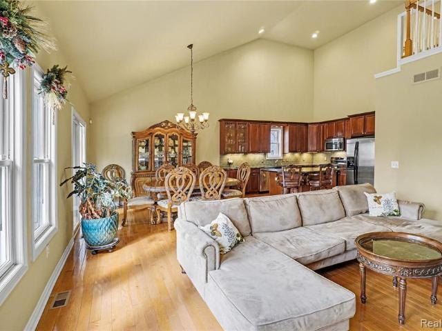 10229 Edgewood Drive